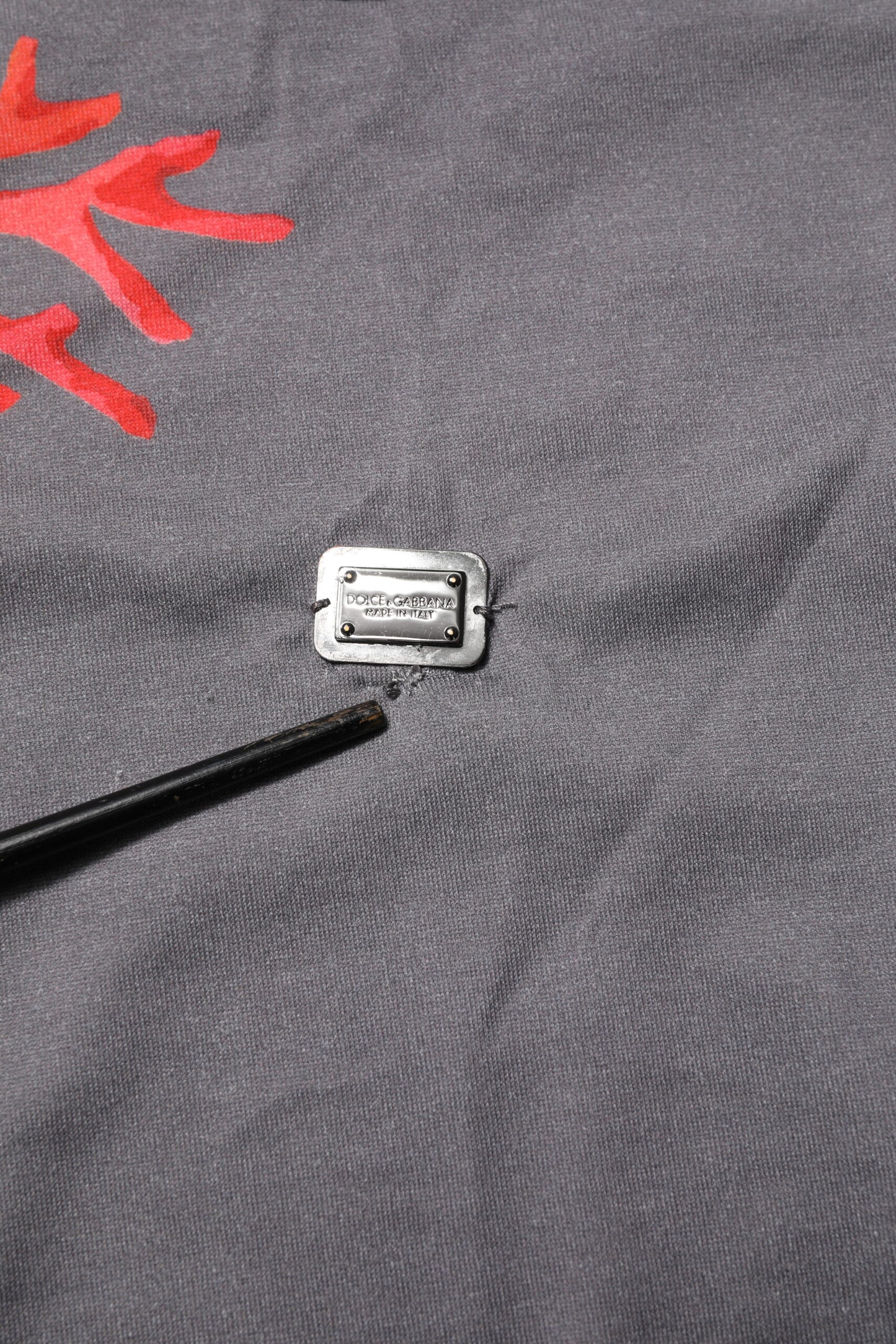 T-shirt Dolce & Gabbana en coton gris avec plaque logo et imprimé corail