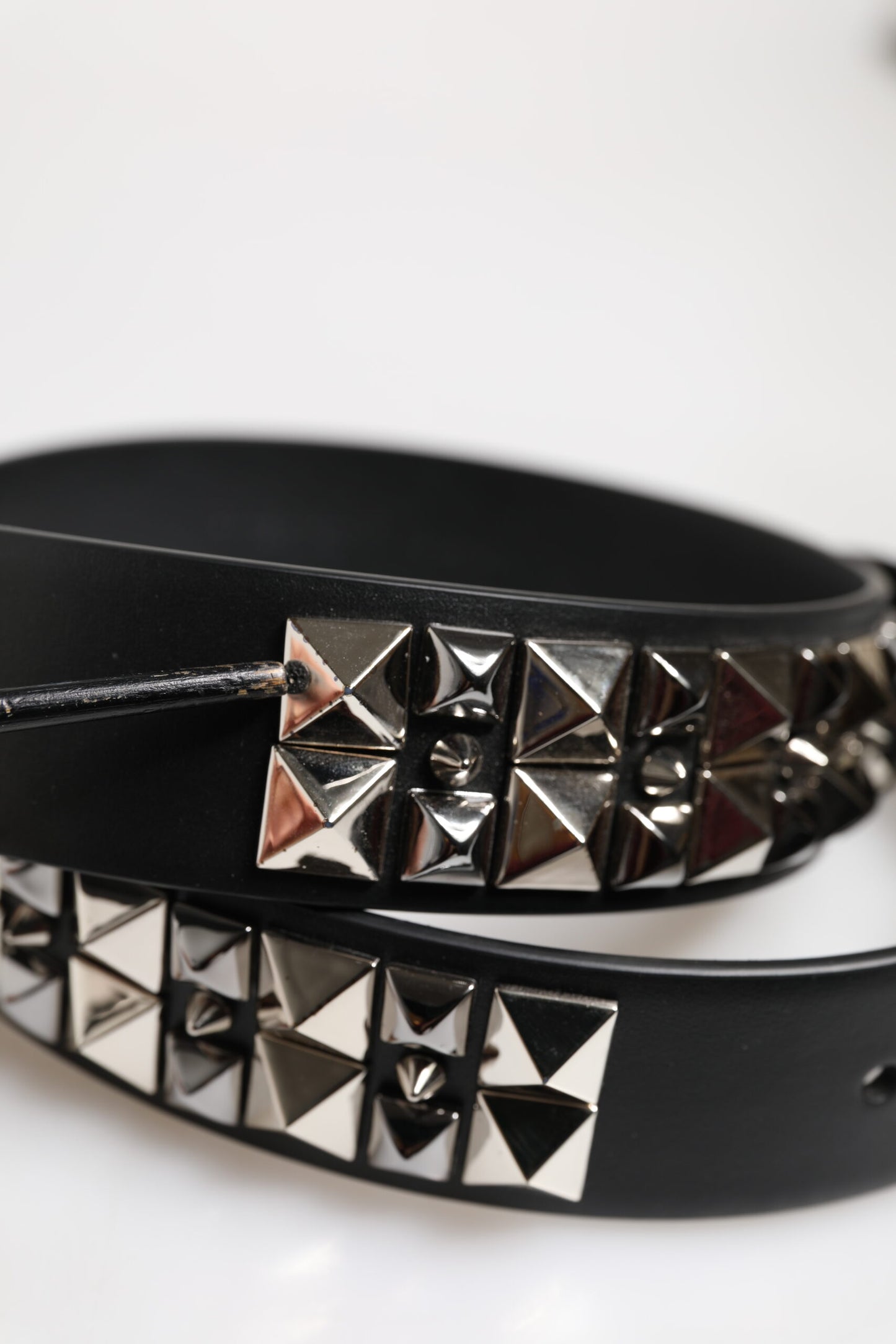 Ceinture Dolce & Gabbana en cuir noir clouté avec boucle en métal DG