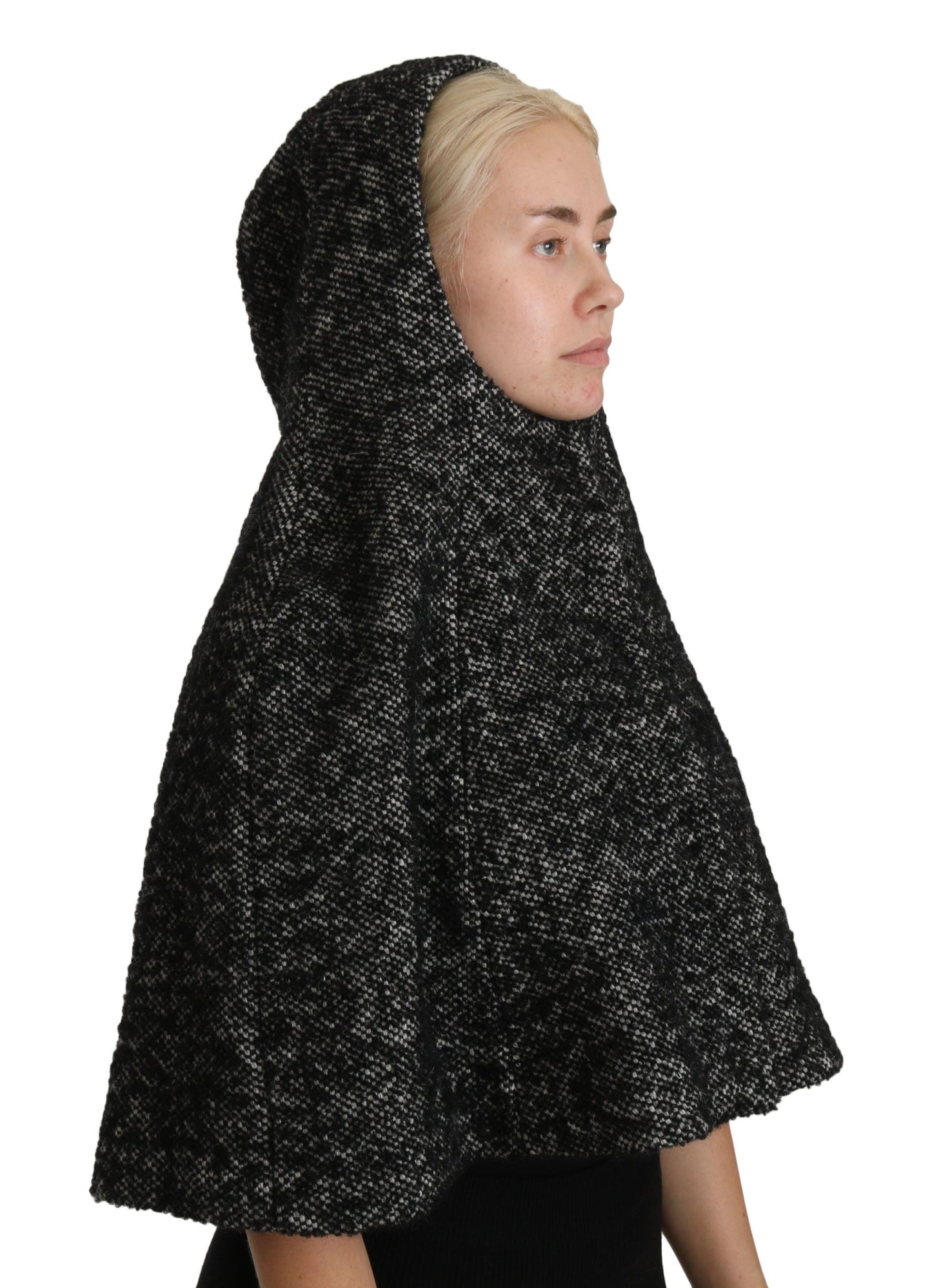 Écharpe à capuche élégante en laine grise Dolce &amp; Gabbana par une marque italienne emblématique