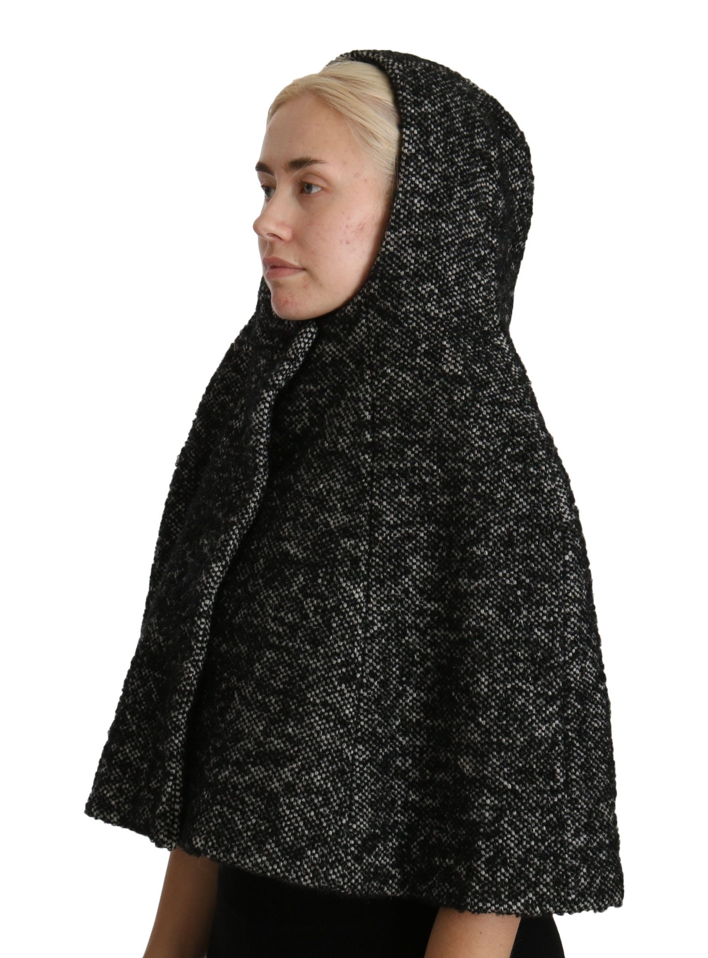Écharpe à capuche élégante en laine grise Dolce &amp; Gabbana par une marque italienne emblématique