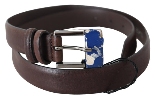 Ceinture classique élégante en cuir marron avec boucle argentée