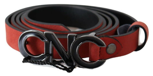 Costume national élégant avec ceinture en cuir rouge sang