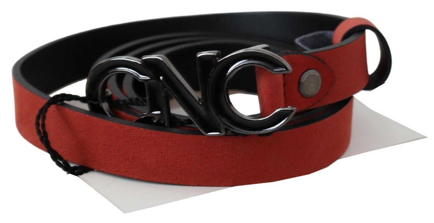 Costume national élégant avec ceinture en cuir rouge sang