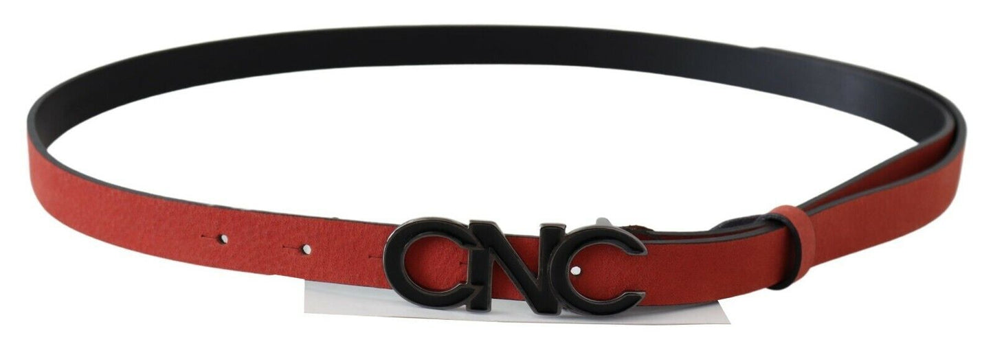 Costume national élégant avec ceinture en cuir rouge sang