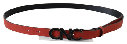 Costume national élégant avec ceinture en cuir rouge sang