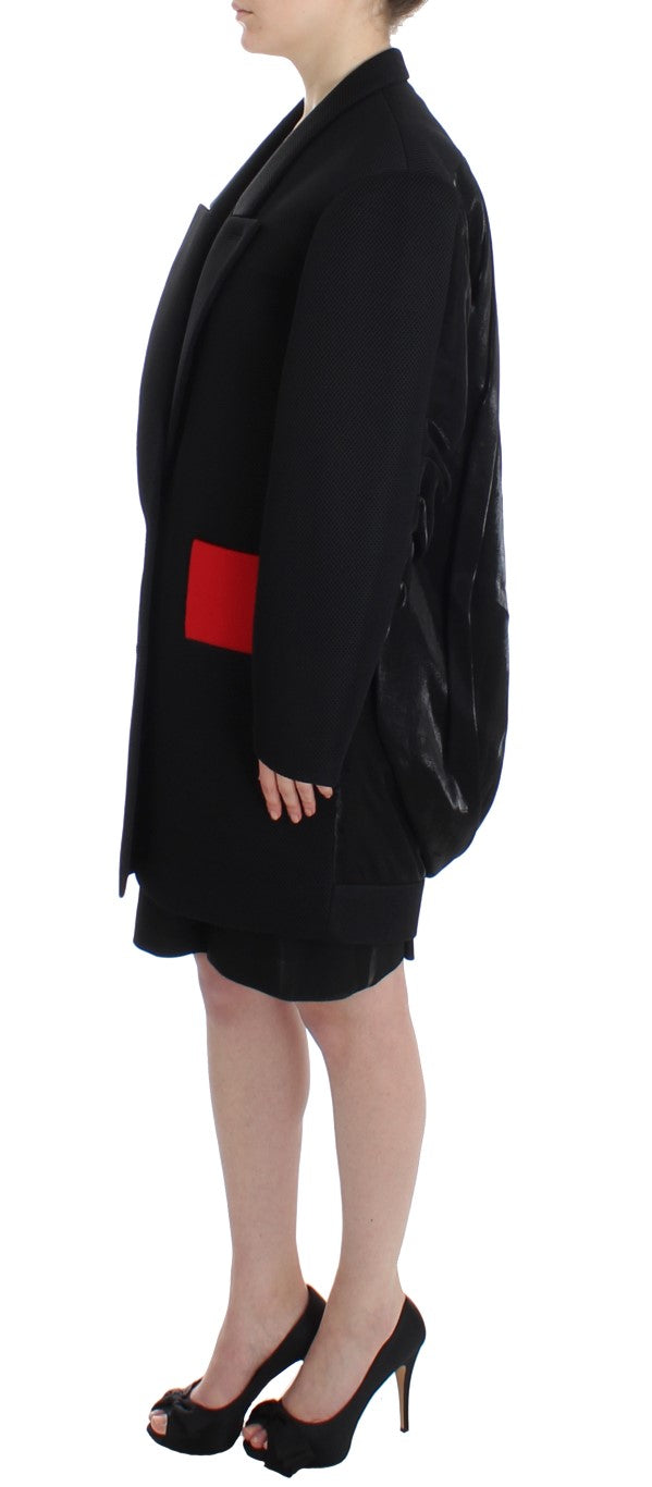 KAALE SUKTAE Élégant manteau long drapé noir avec des touches de rouge