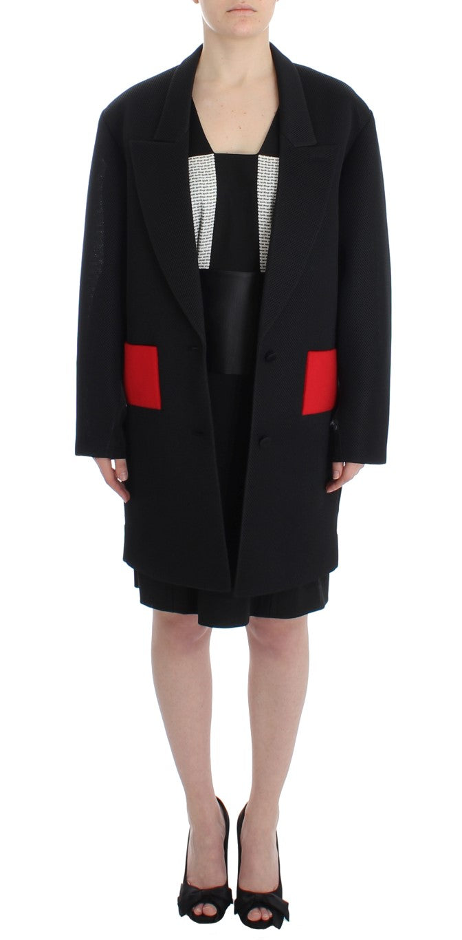 KAALE SUKTAE Élégant manteau long drapé noir avec des touches de rouge