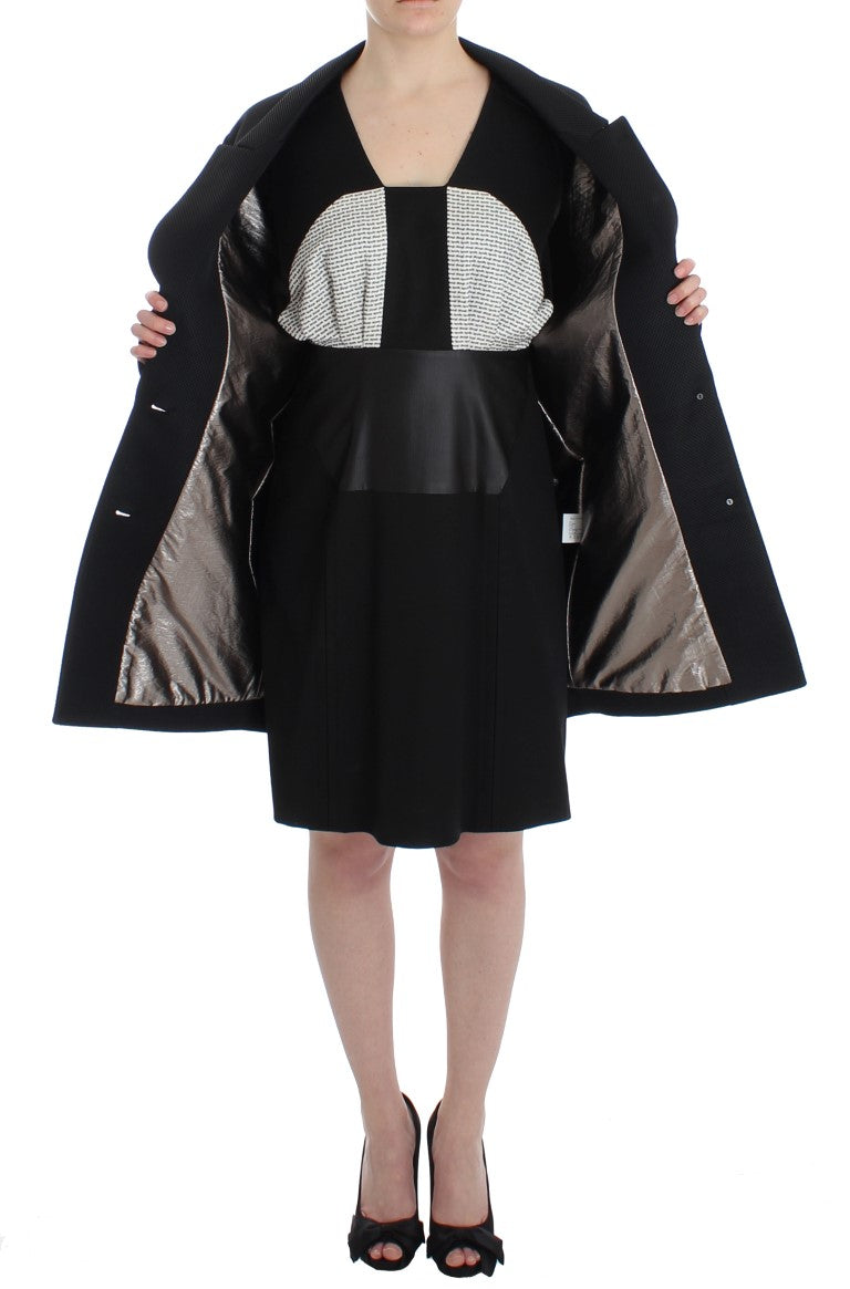 KAALE SUKTAE Élégant manteau long drapé noir avec des touches de rouge