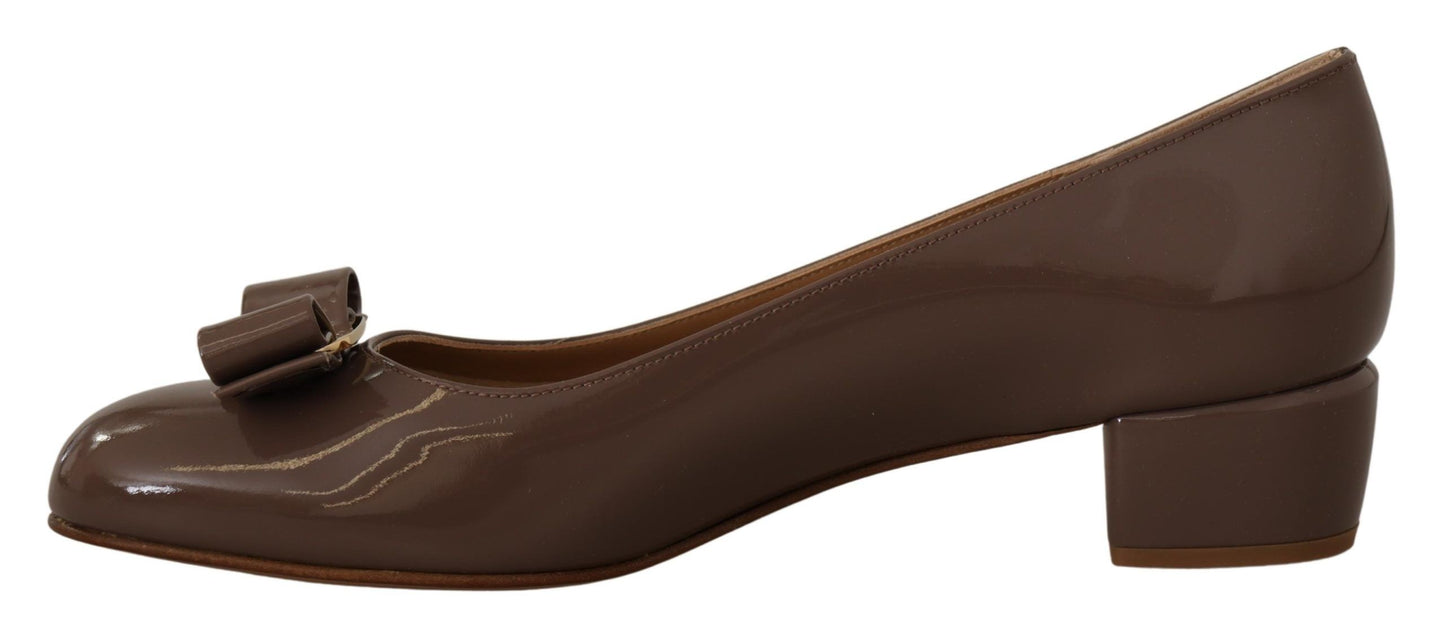 Escarpins élégants Salvatore Ferragamo marron carvi avec nœud Vara