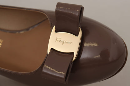 Escarpins élégants Salvatore Ferragamo marron carvi avec nœud Vara