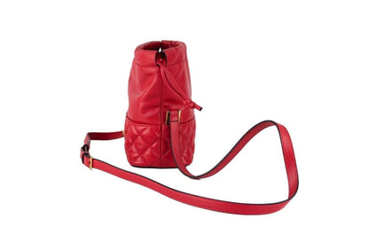 Sac seau à bandoulière en cuir matelassé rouge Versace avec cordon de serrage