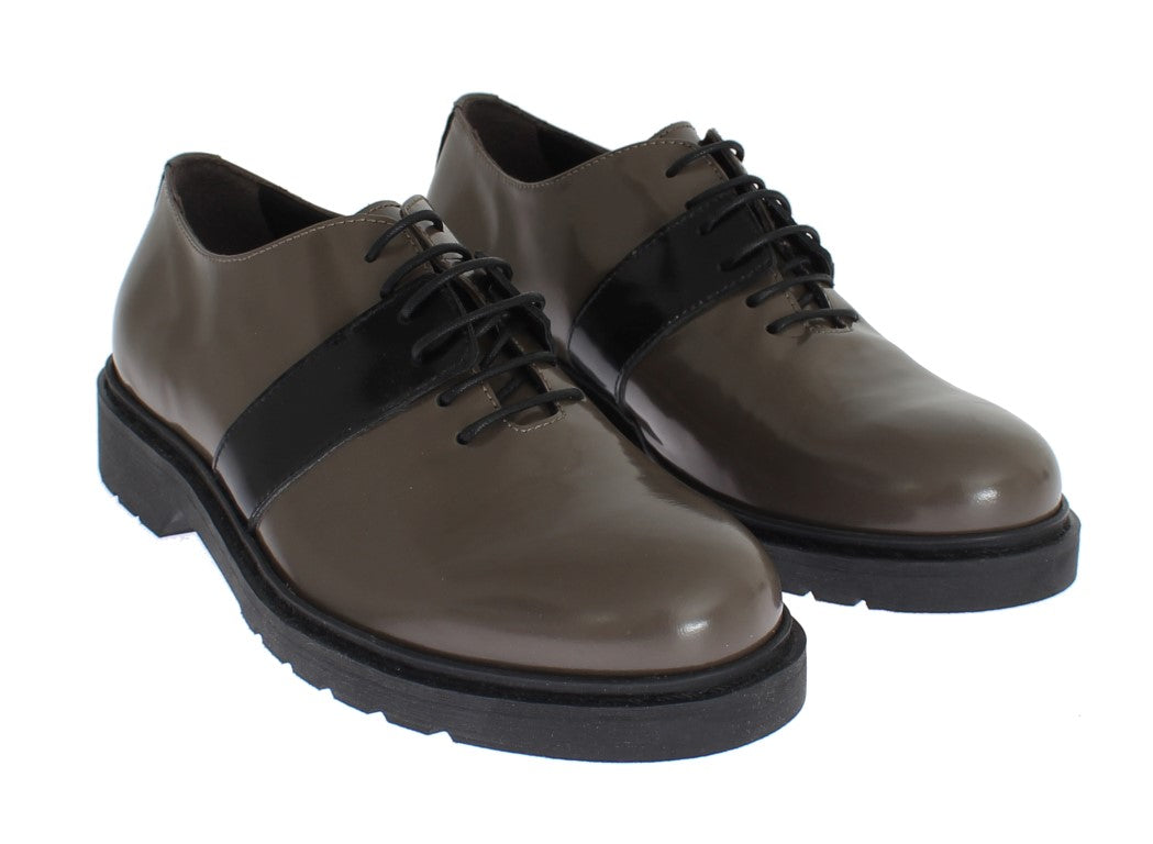 AI_ Chaussures élégantes à lacets en cuir gris marron