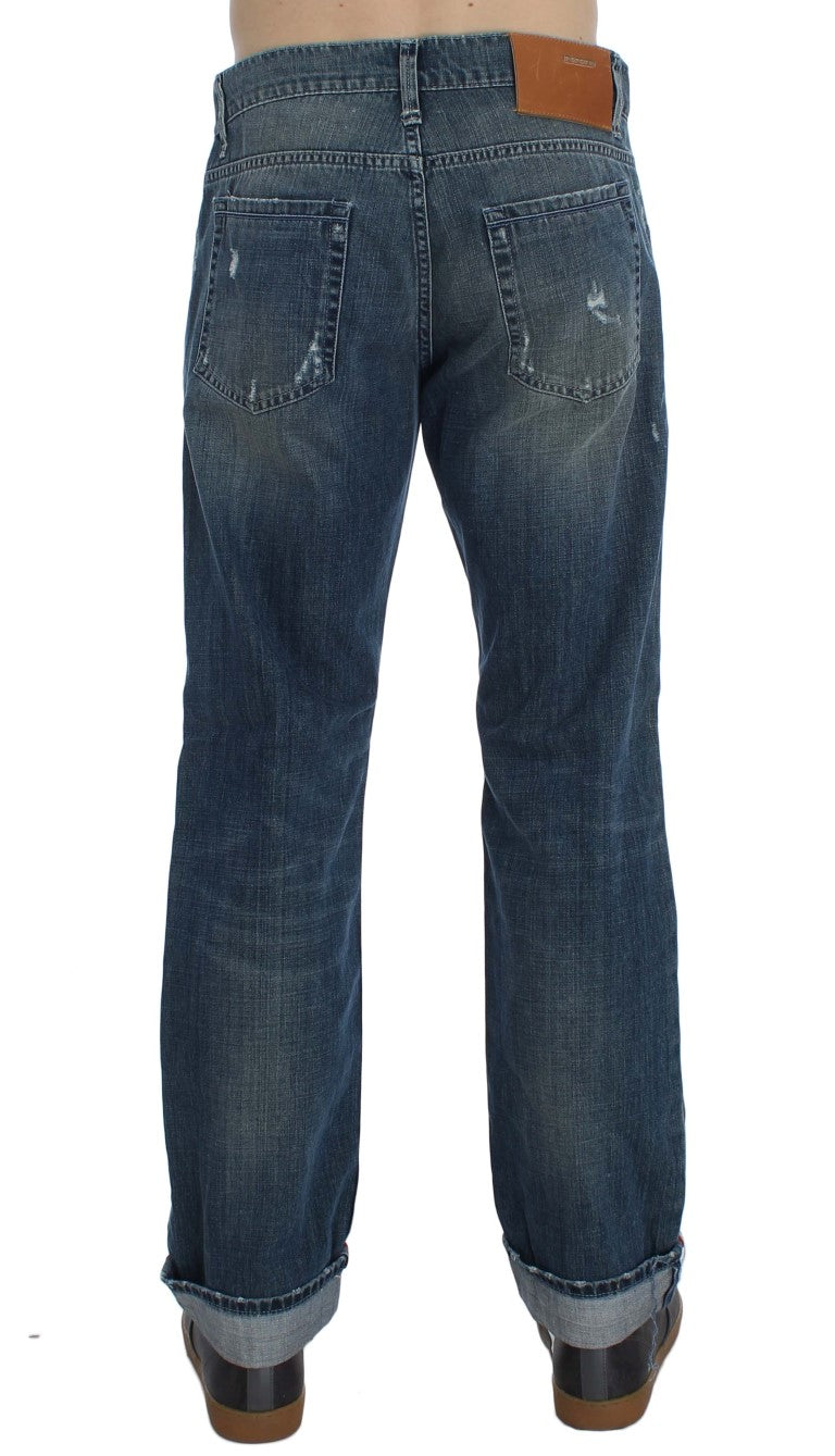 Huit élégants jeans bleu délavés coupe régulière