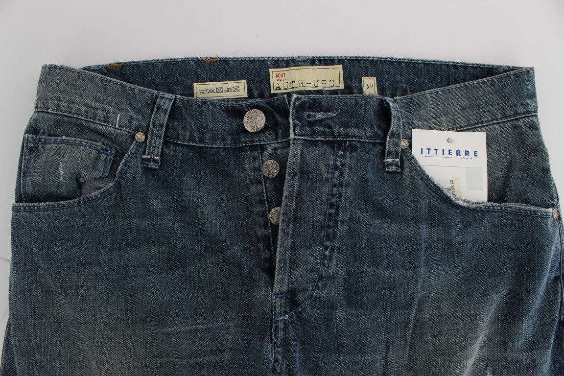 Huit élégants jeans bleu délavés coupe régulière