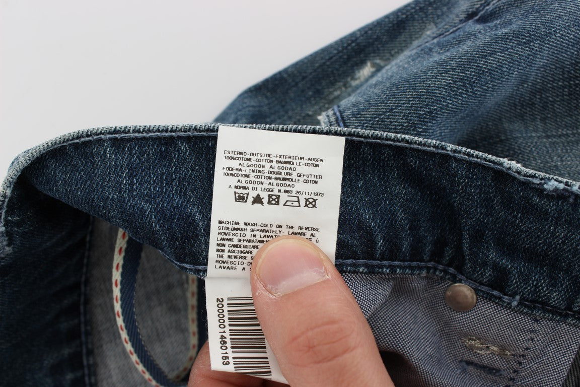 Huit élégants jeans bleu délavés coupe régulière