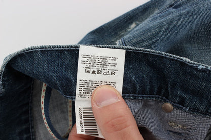 Huit élégants jeans bleu délavés coupe régulière