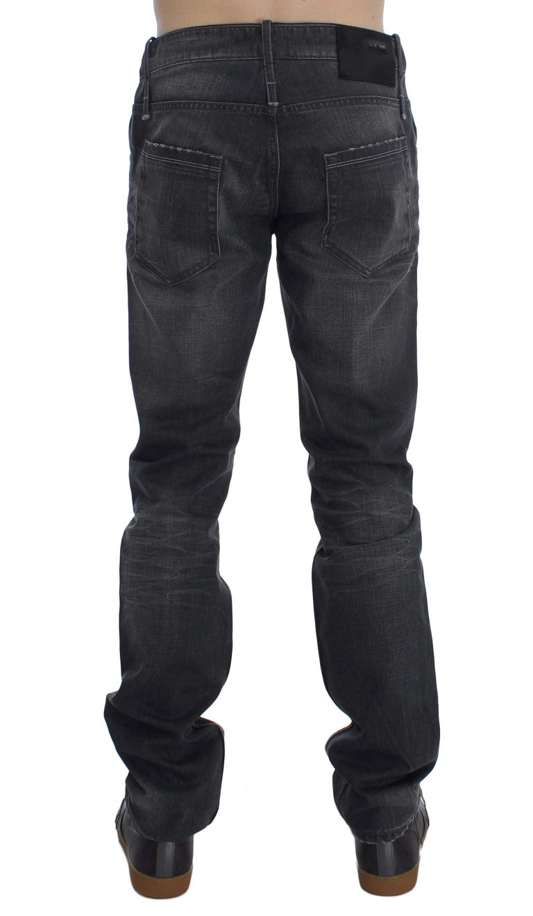Huit : rehaussez votre style avec un jean gris intemporel