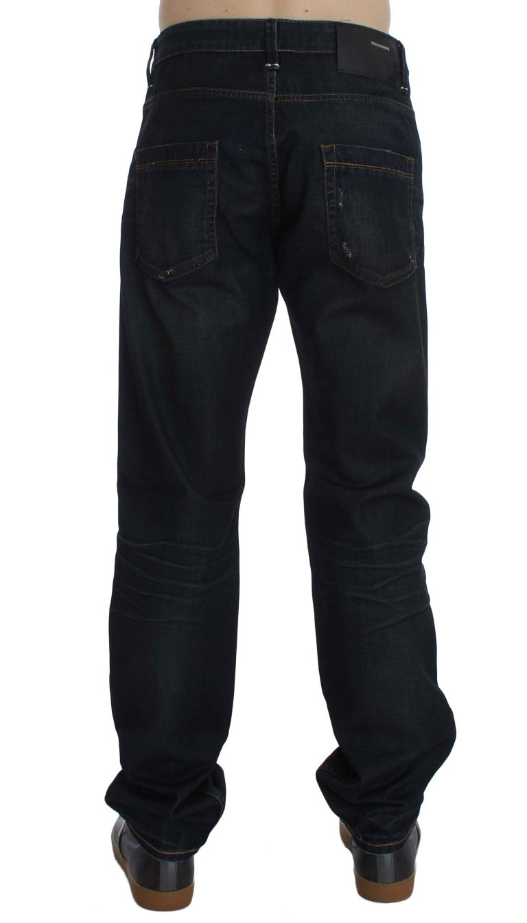 Huit jeans bleu foncé élégants coupe droite