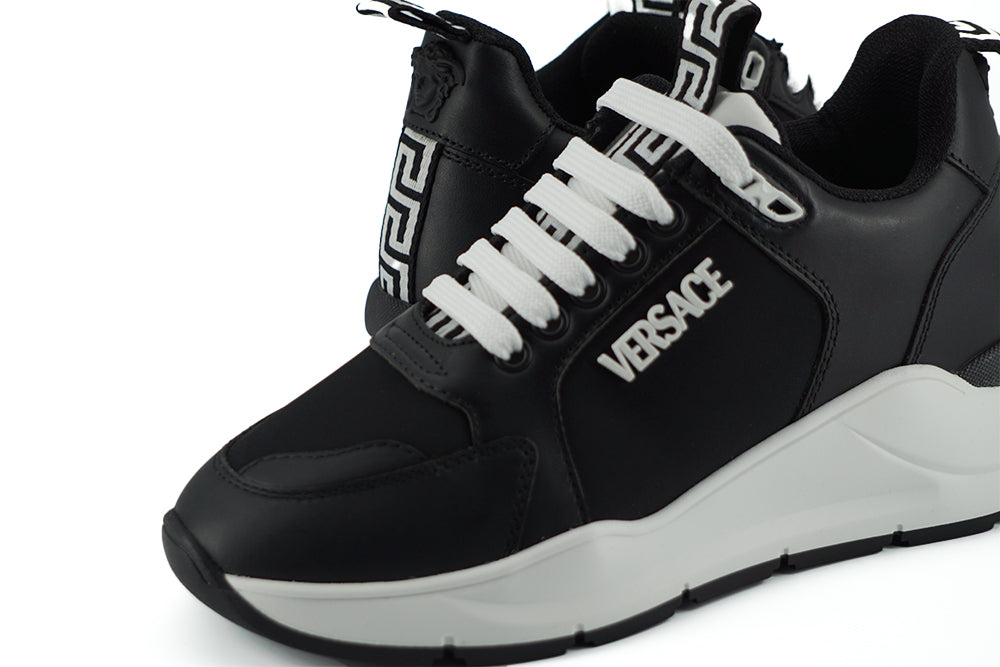 Baskets élégantes en cuir monochrome Versace