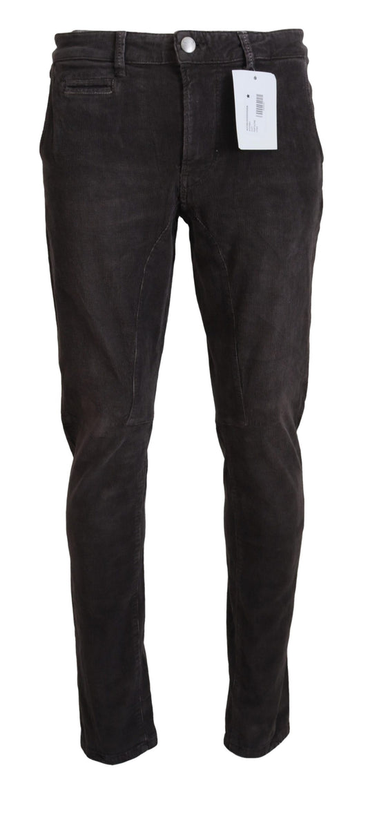 Huit pantalons élégants en velours côtelé marron