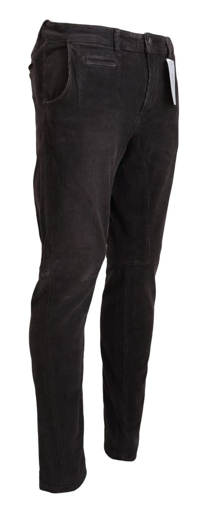 Huit pantalons élégants en velours côtelé marron