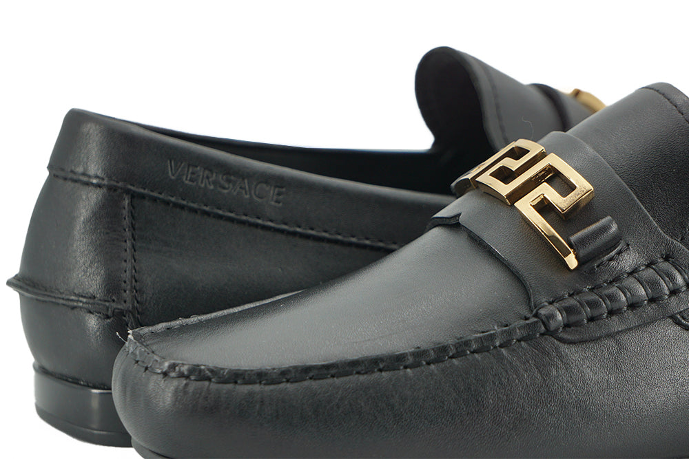 Mocassins Versace élégants en cuir de veau noir pour homme