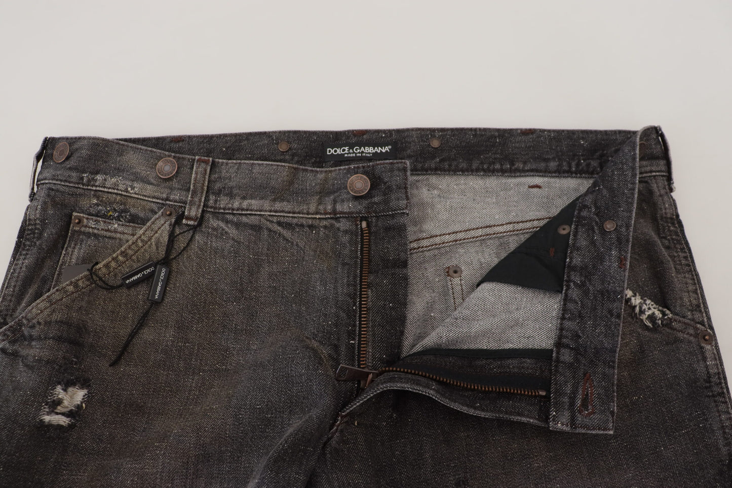 Dolce &amp; Gabbana : un pantalon en denim gris exquis pour le gentleman moderne
