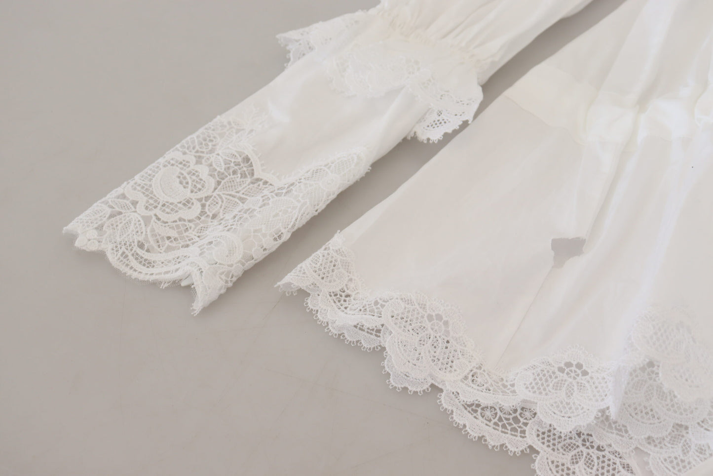 Chemisier élégant en coton à bordure en dentelle blanche Dolce &amp; Gabbana