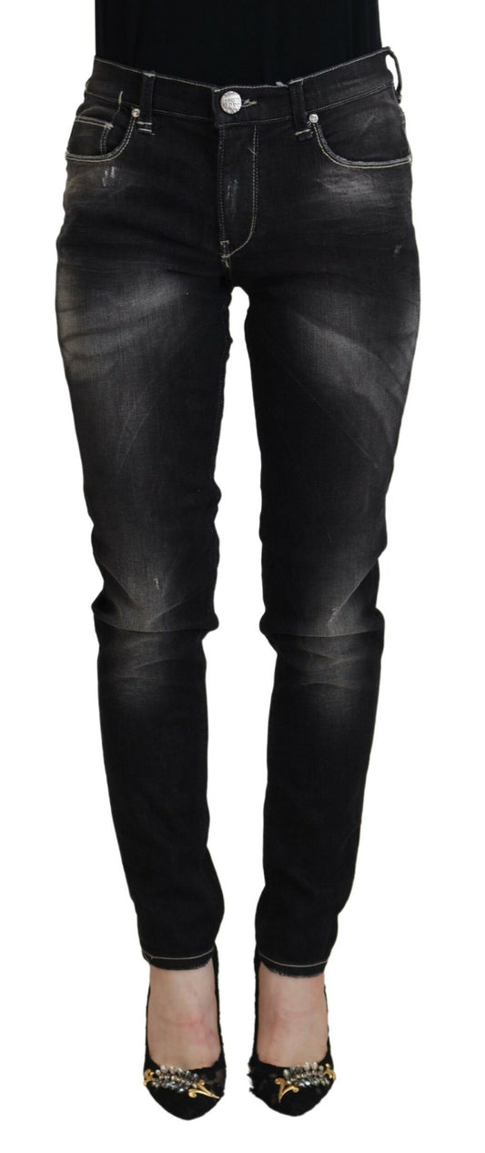 Huit jeans noirs élégants fuselés taille moyenne
