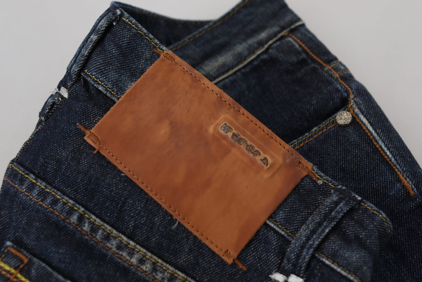 Huit pantalons en denim taille basse élégants et slim
