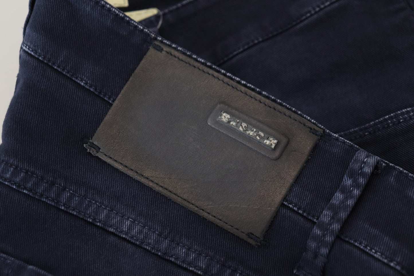 Huit jeans fuselés sophistiqués