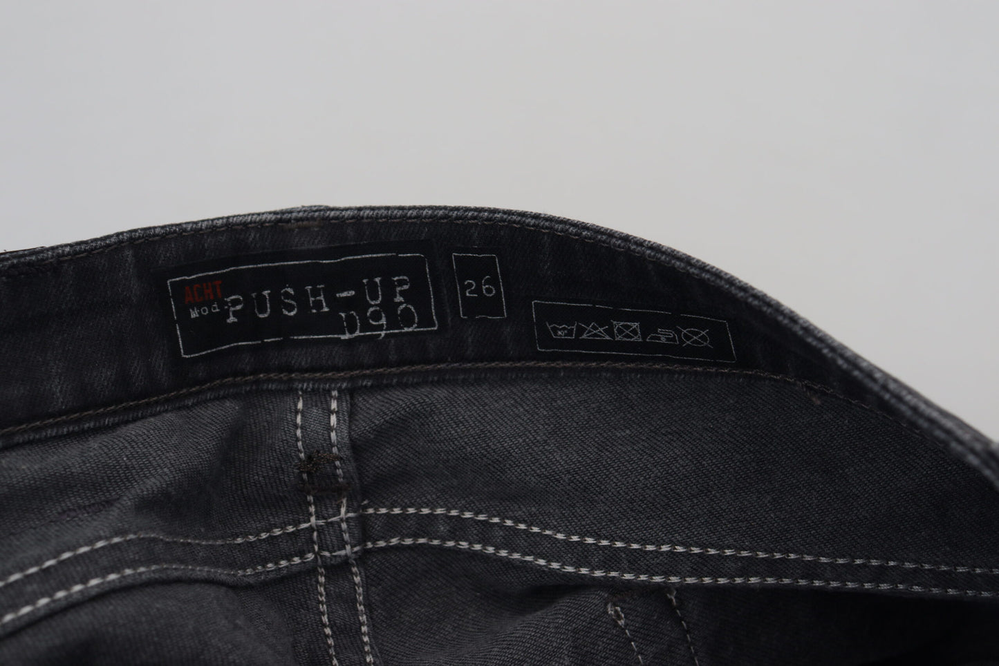 Huit jeans slim délavés noirs élégants