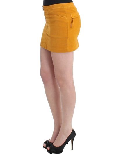 Mini-jupe en velours côtelé jaune chic de Costume National