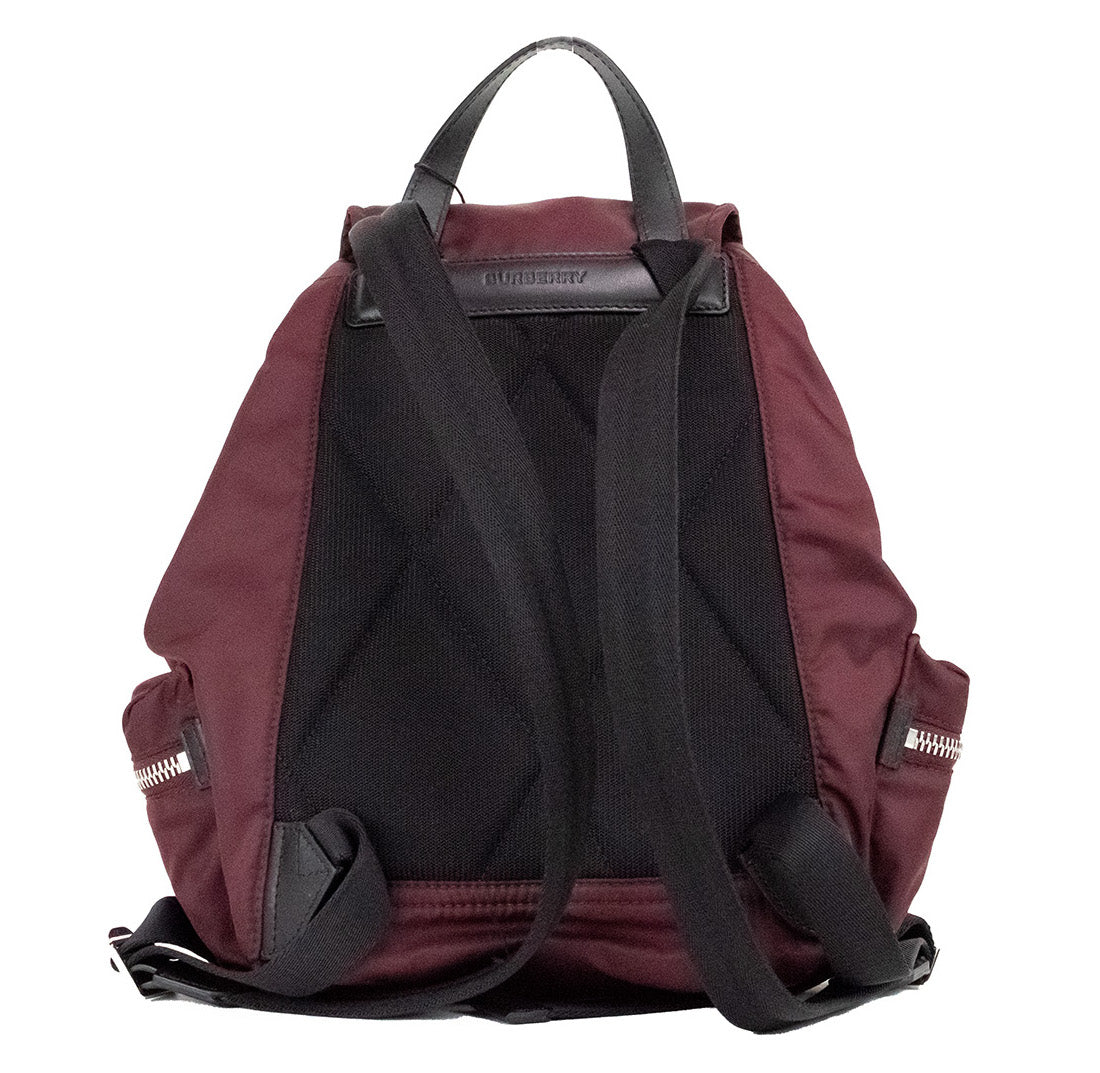 Sac à dos Burberry bordeaux moyen en nylon Econyl avec cordon de serrage