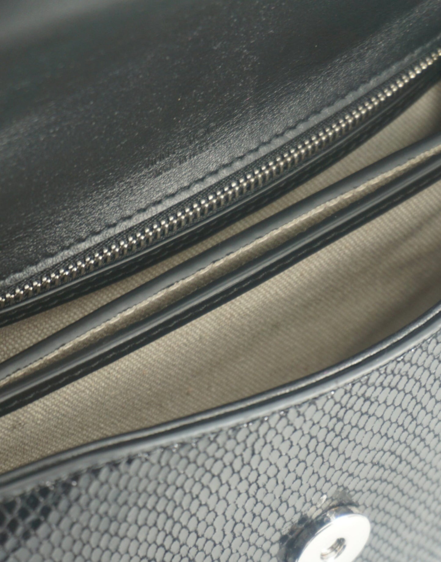 Sac à bandoulière Jimmy Choo en cuir noir avec poignée supérieure