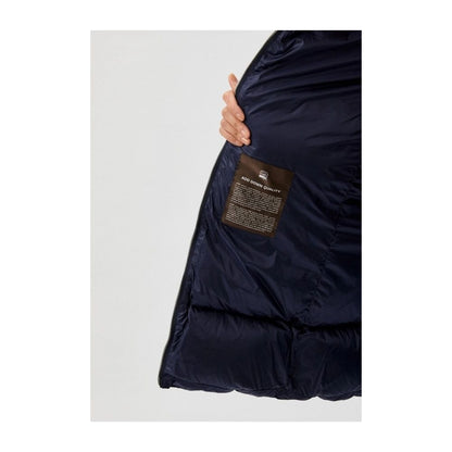 Ajoutez des vestes et un manteau en polyamide bleu