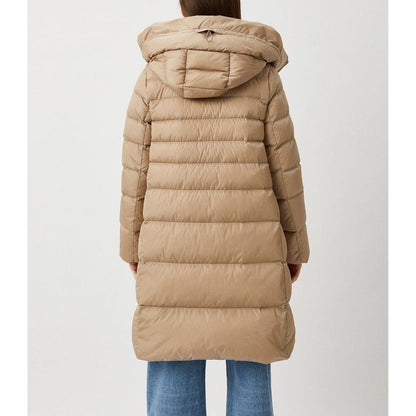 Ajoutez des vestes et un manteau en polyamide beige
