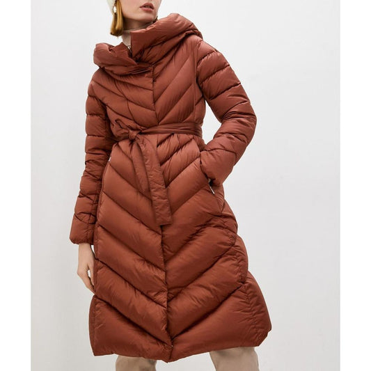 Ajoutez des vestes et un manteau en polyamide rouge