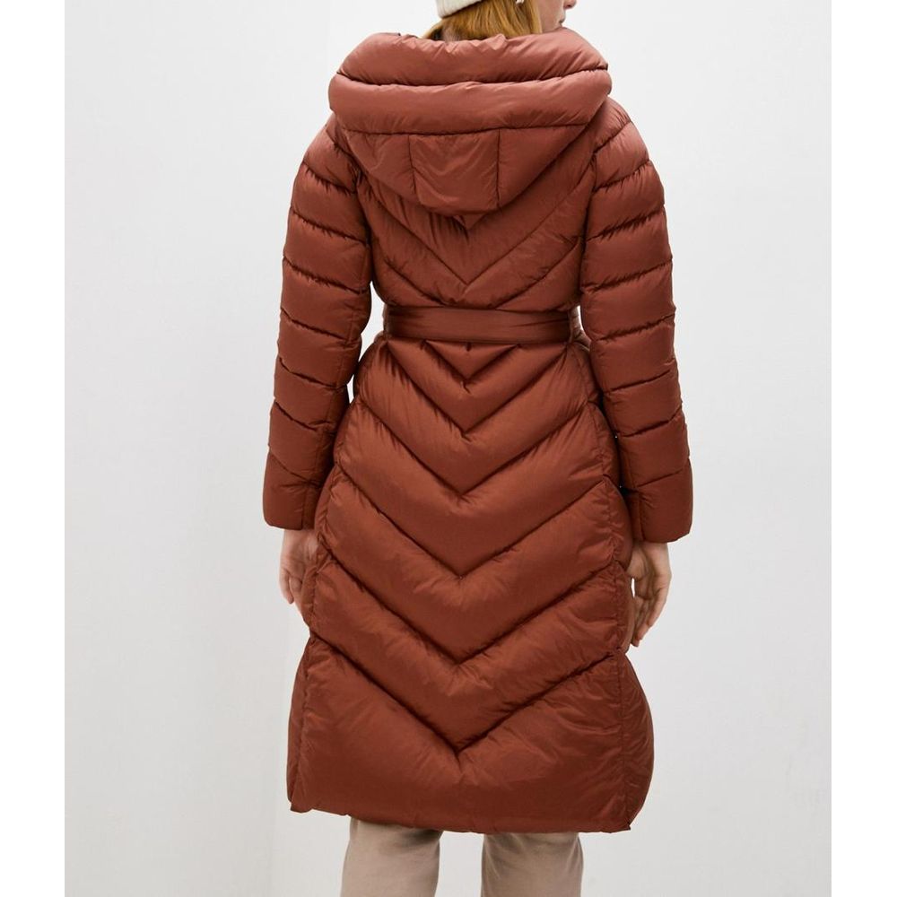 Ajoutez des vestes et un manteau en polyamide rouge