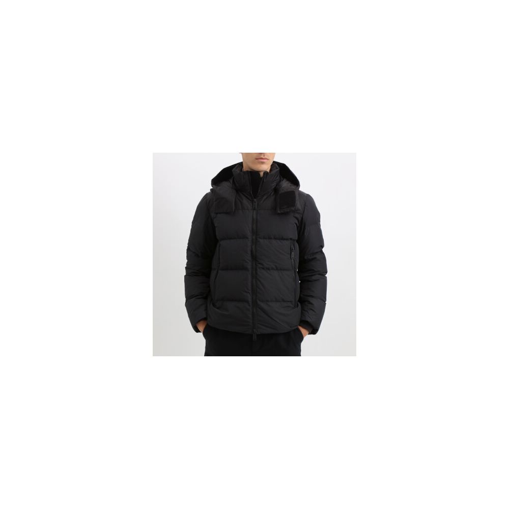Ajouter une veste noire en polyester pour homme avec capuche amovible