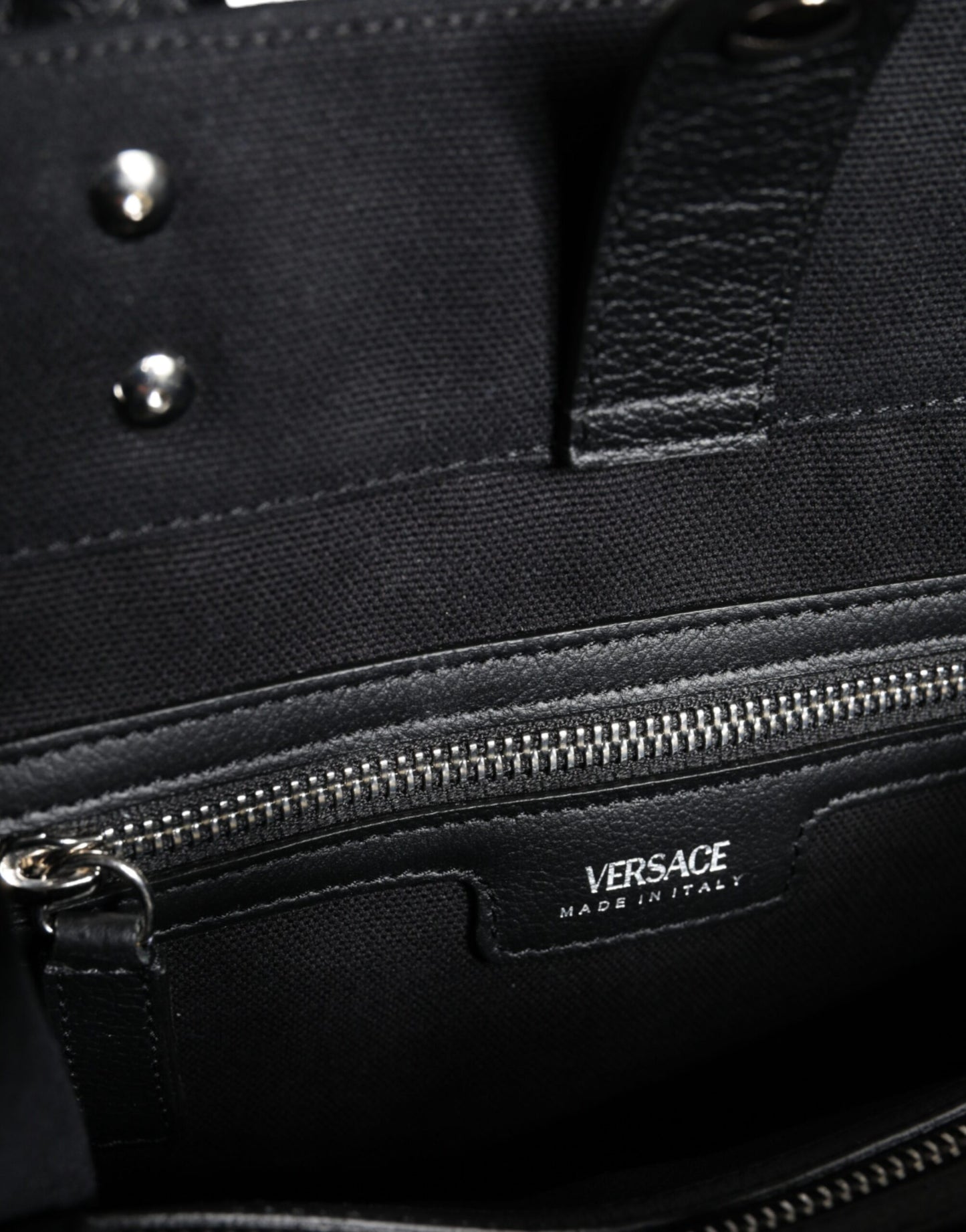 Sac fourre-tout à bandoulière en toile et cuir noir avec logo Versace