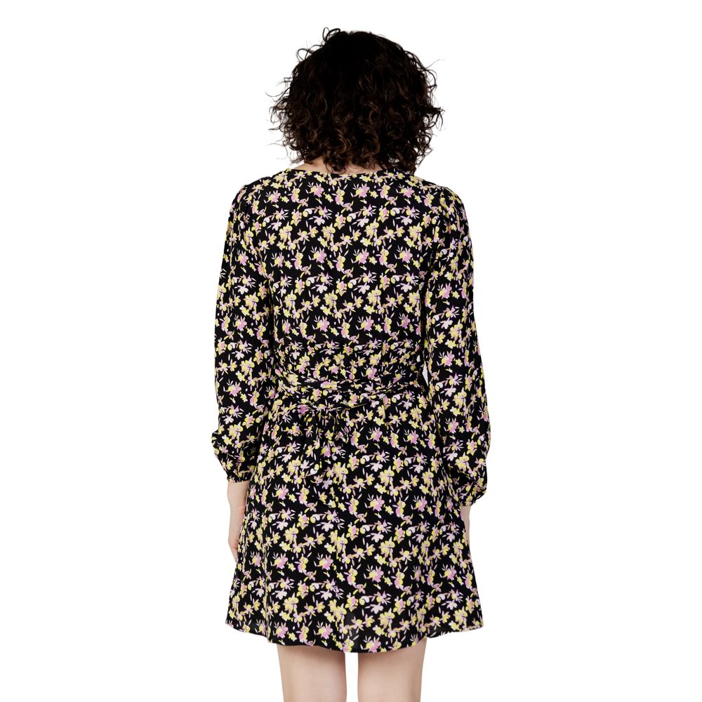 Jacqueline De Yong Black Viscose Short by Jacqueline De Yong
