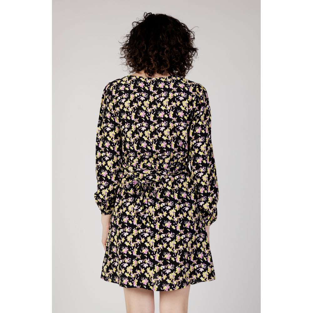 Jacqueline De Yong Black Viscose Short by Jacqueline De Yong