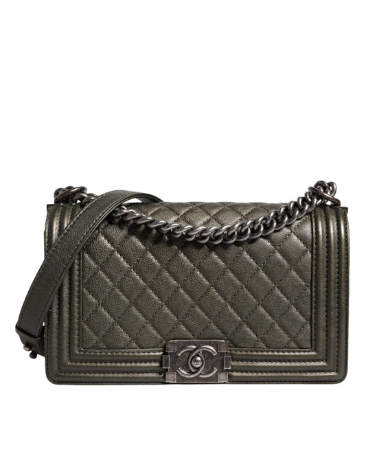 Sac à bandoulière Chanel en cuir vert foncé et métal gris