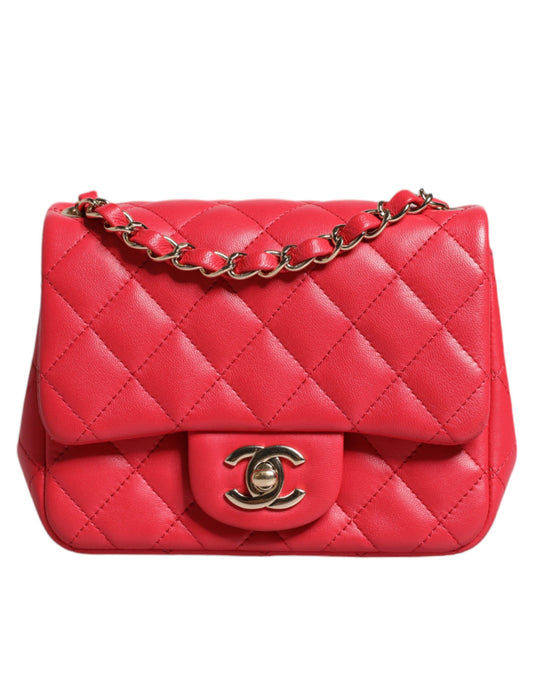 Mini sac à main Chanel en cuir d'agneau matelassé rose à bandoulière avec chaîne