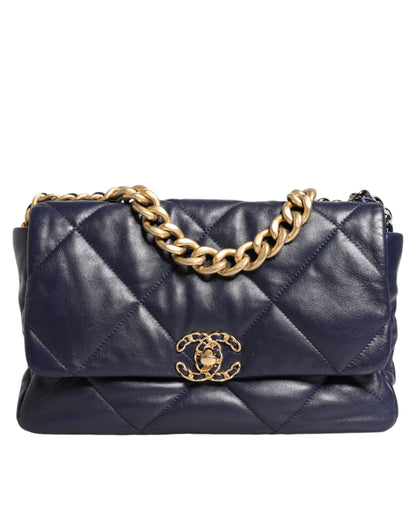 Grand sac à bandoulière en cuir bleu matelassé Chanel avec chaîne