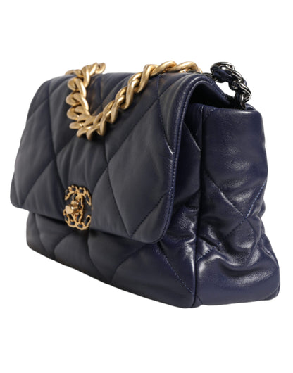 Grand sac à bandoulière en cuir bleu matelassé Chanel avec chaîne