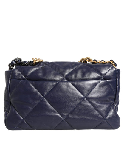 Grand sac à bandoulière en cuir bleu matelassé Chanel avec chaîne