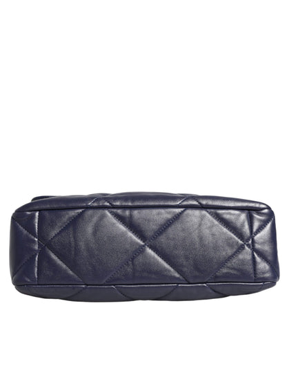Grand sac à bandoulière en cuir bleu matelassé Chanel avec chaîne