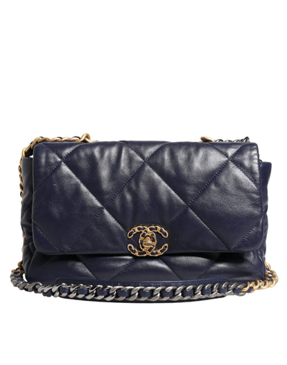 Grand sac à bandoulière en cuir bleu matelassé Chanel avec chaîne